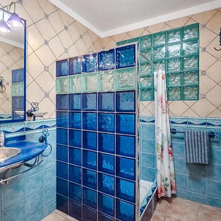 Lovely In Callao Salvaje