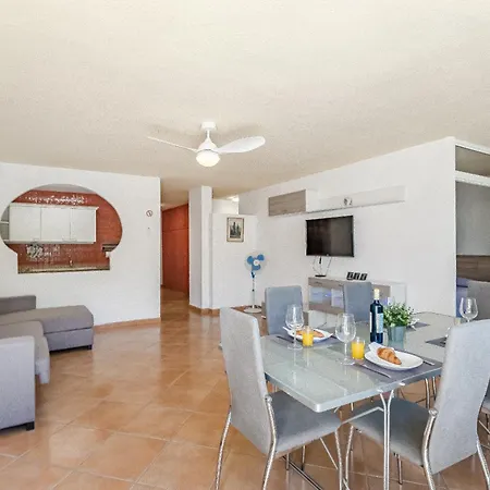 Lovely In Callao Salvaje